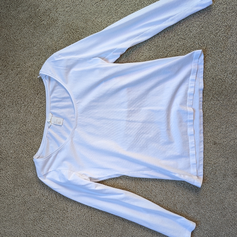 H&M white long-sleeved shirt